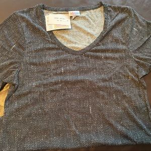 Medium LuLaRoe Iris Tee NWT